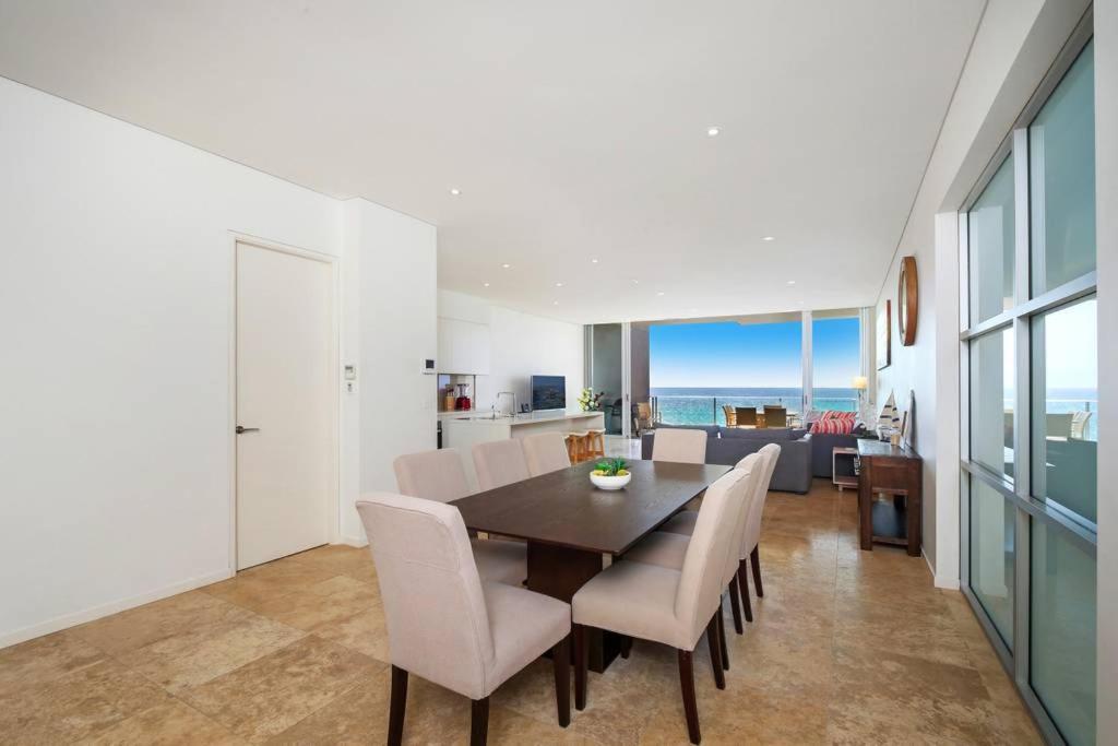 Beach And Ocean Front Penthouse With Wifi And Parking Apartment Entrance Exterior photo