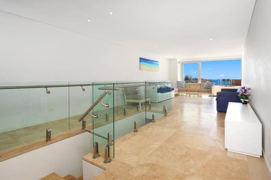 Beach And Ocean Front Penthouse With Wifi And Parking Apartment Entrance Exterior photo